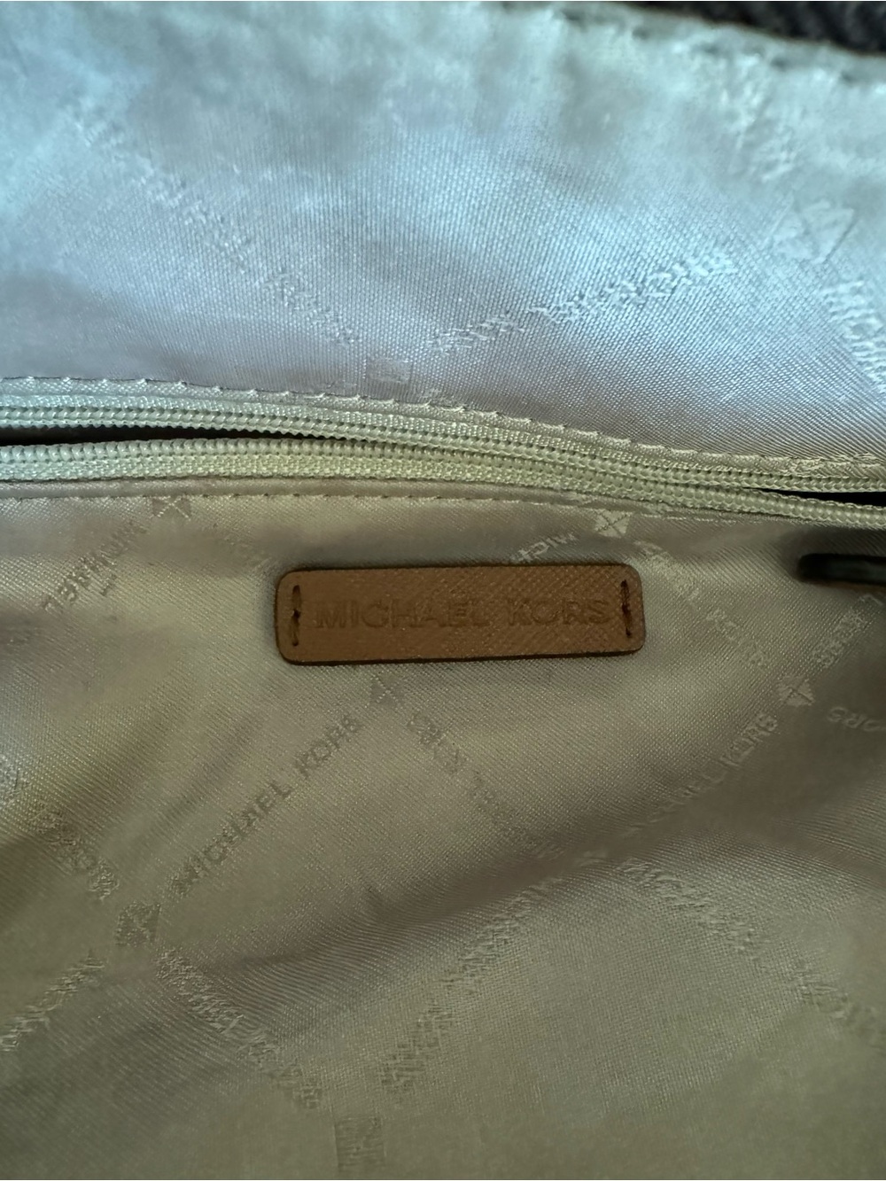 Michael Kors Signature Logo Brown Dome
Crossbody Shoulder Bag Monogram - Picture 15 of 15
